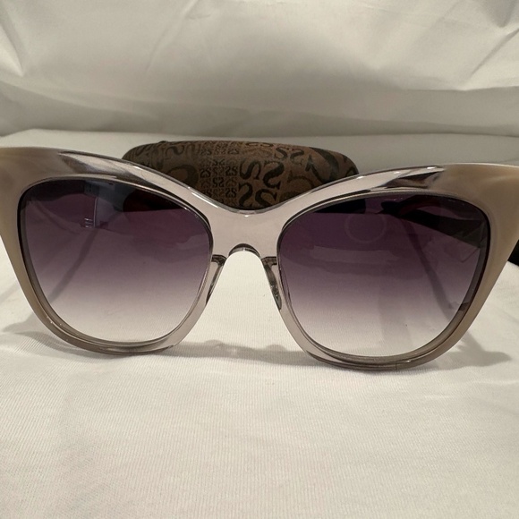 NEW! DITA MAGNIFIQUE 22015-E-GRY Grey/Cream w/ Grey Gradient Lens; 100% Auth. - Picture 1 of 8